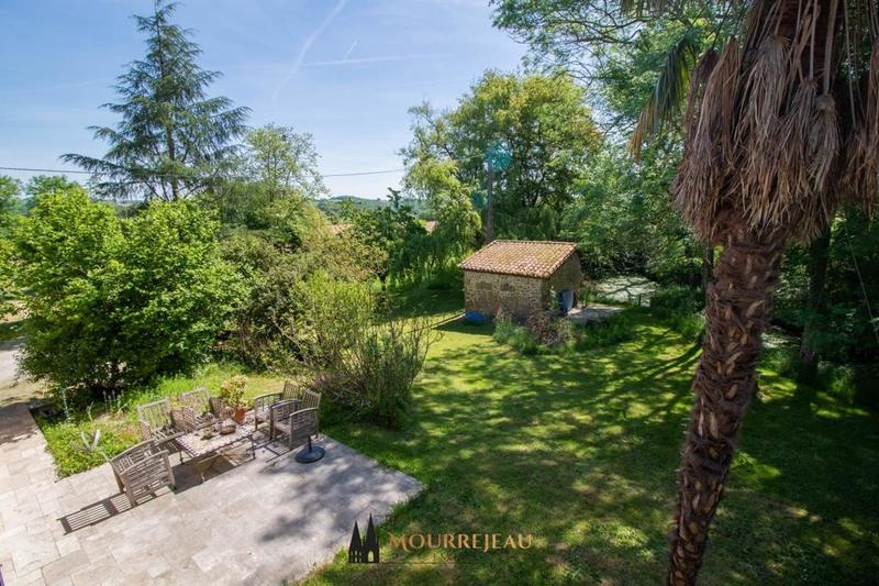 Demeure - 460 m² - 16 pièces