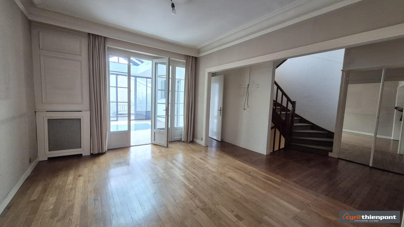 Maison - 300 m² - 13 pièces