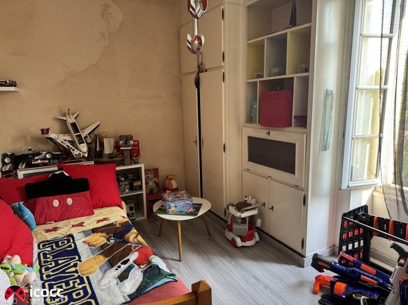 Demeure - 210 m² - 8 pièces