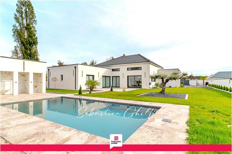 Maison - 220 m² - 9 pièces