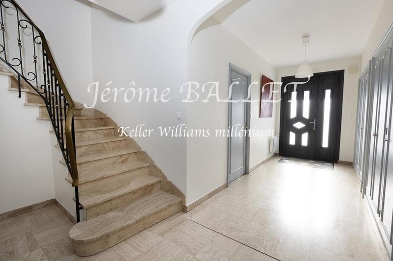 Maison - 180 m² - 6 pièces