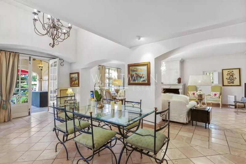 Villa - 252 m² - 5 pièces