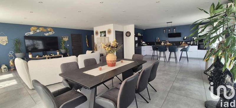 Maison - 238 m² - 8 pièces