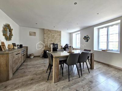 Maison de village - 239 m² - 9 pièces