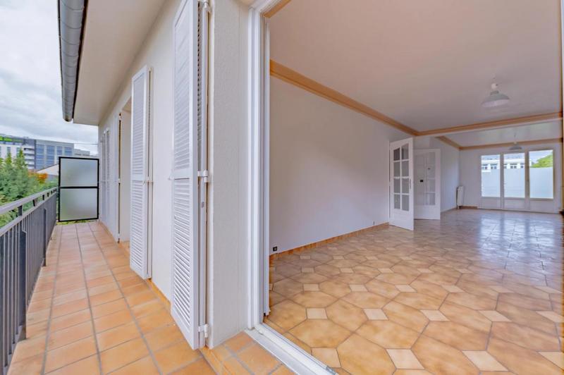 Maison - 280 m² - 10 pièces