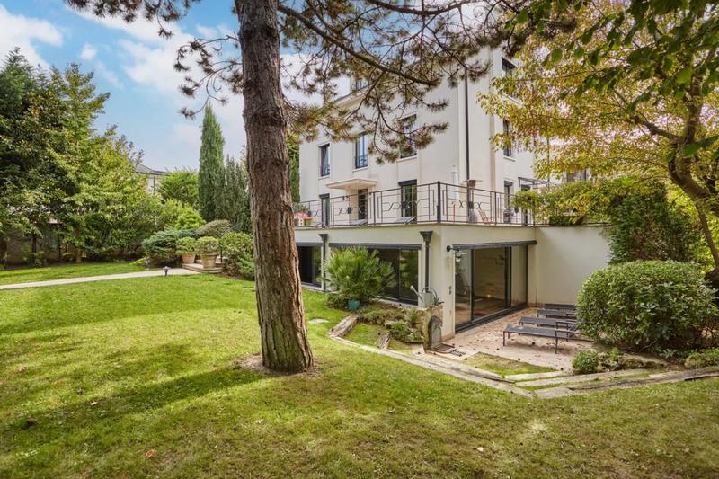 Maison - 400 m² - 10 pièces