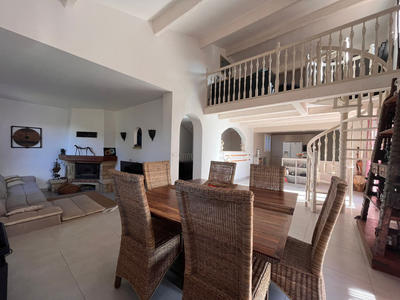 Villa - 241 m² - 7 pièces