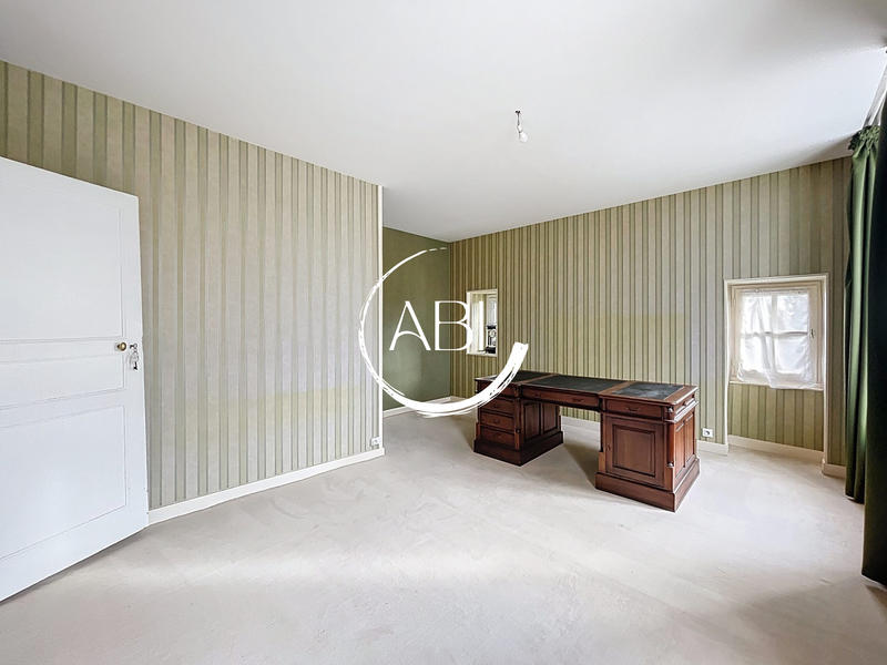 Maison - 200 m² - 11 pièces