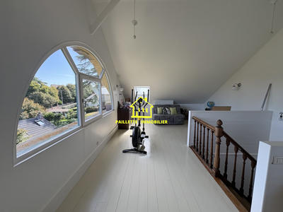 Maison - 201 m² - 6 pièces