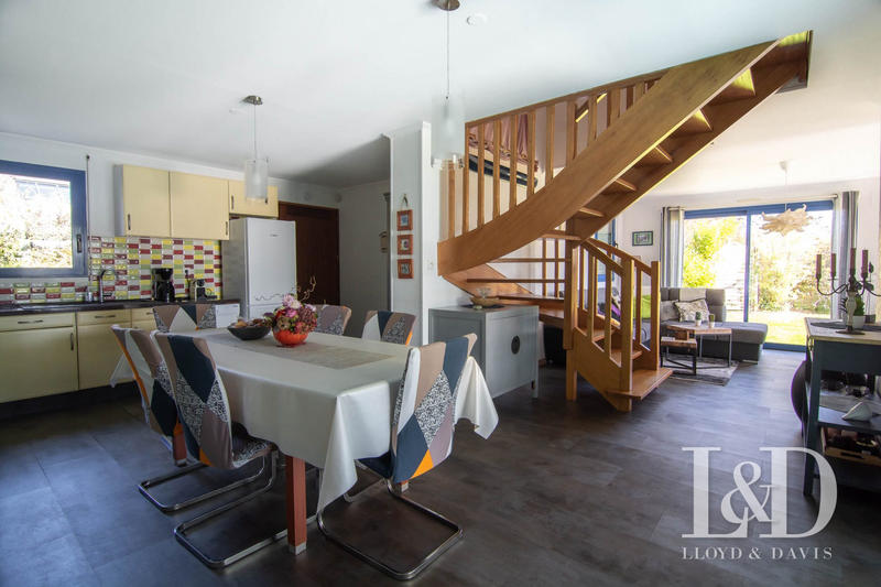 Maison contemporaine - 204 m² - 6 pièces