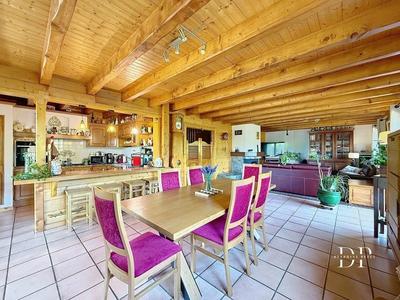 Maison - 202 m² - 8 pièces