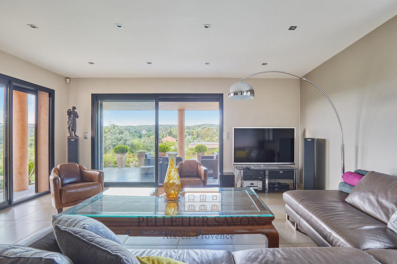 Maison - 200 m² - 6 pièces