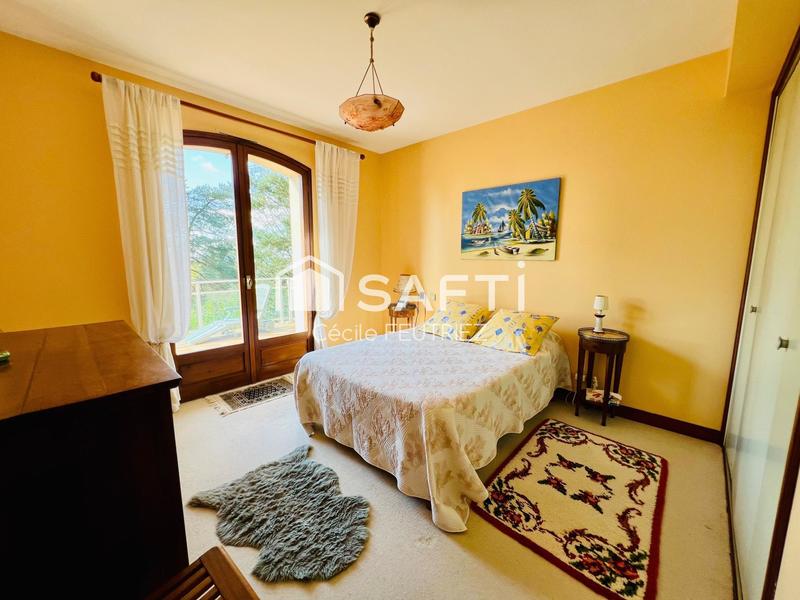 Maison - 231 m² - 6 pièces