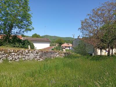 Terrain constructible - 1 100 m²