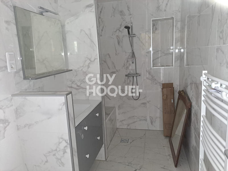 Maison - 242 m² - 8 pièces