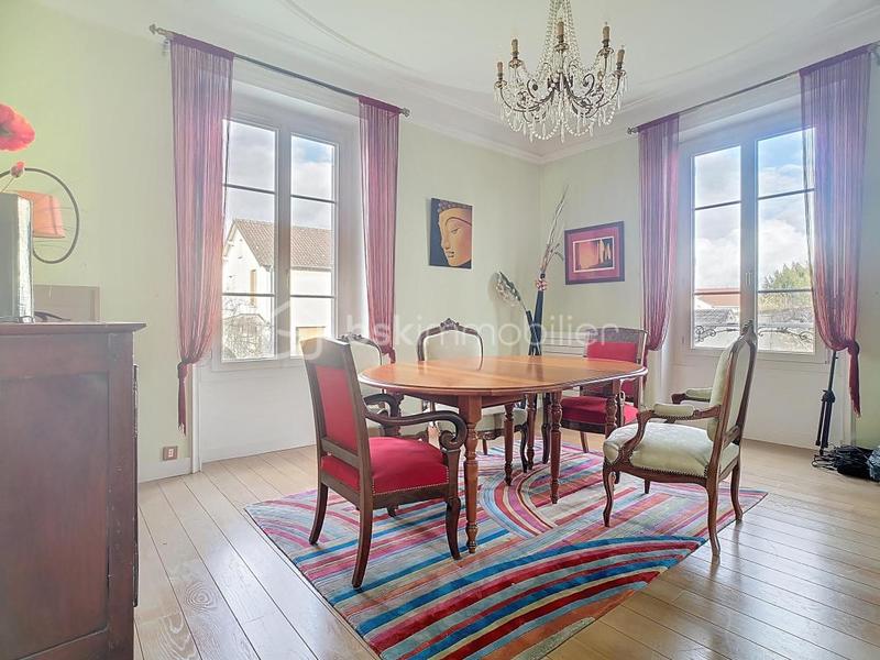 Maison - 250 m² - 7 pièces