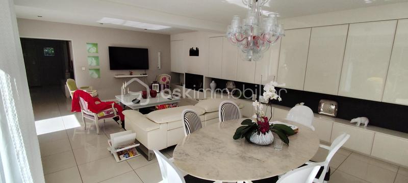 Propriété - 277 m² - 10 pièces