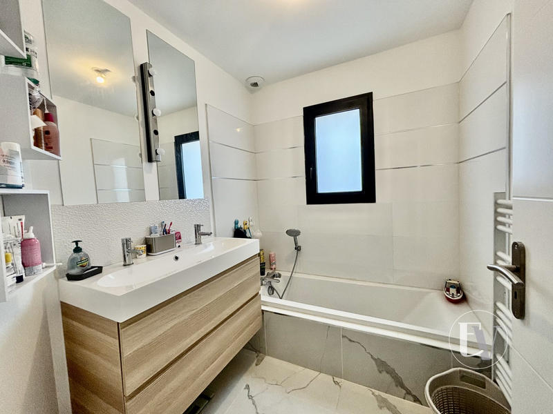 Maison - 105 m² - 5 pièces