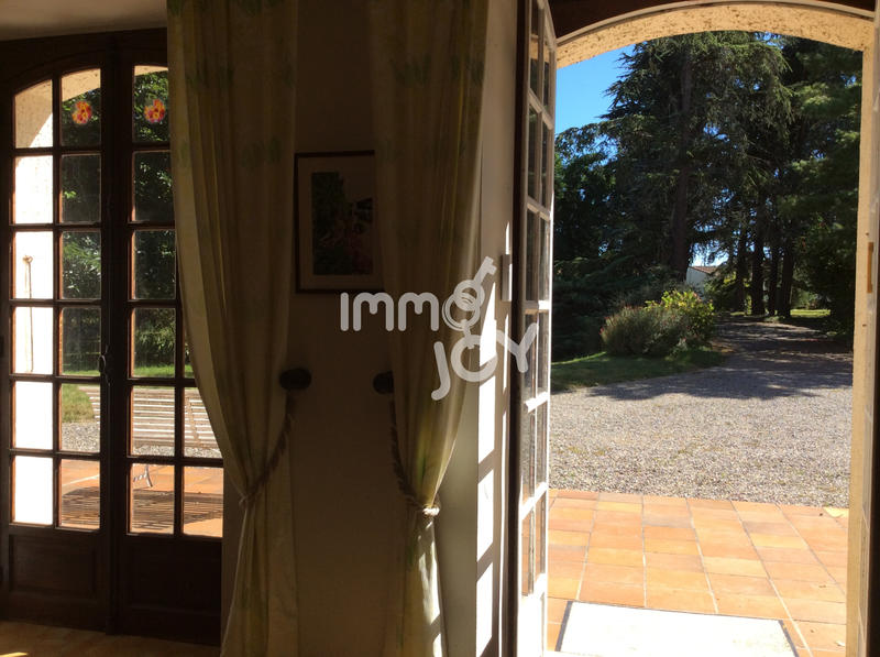 Maison - 450 m² - 8 pièces