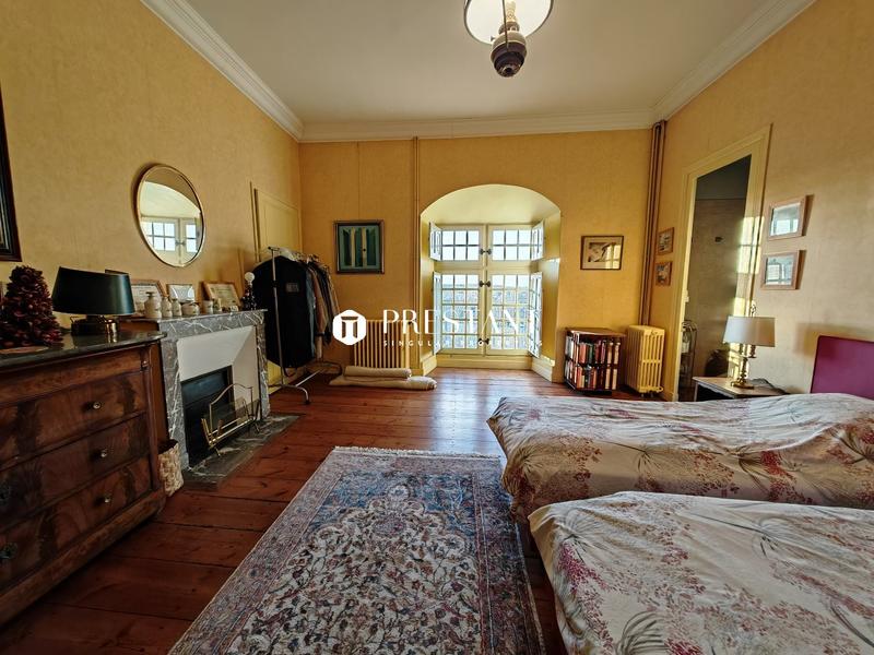 Château - 514 m² - 11 pièces