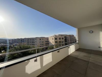 Appartement - 93 m² - 4 pièces