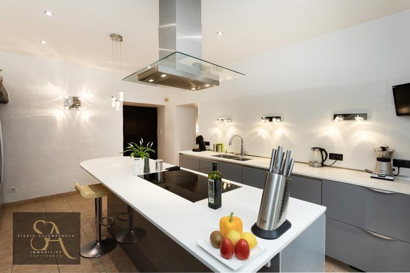 Maison - 312 m² - 9 pièces