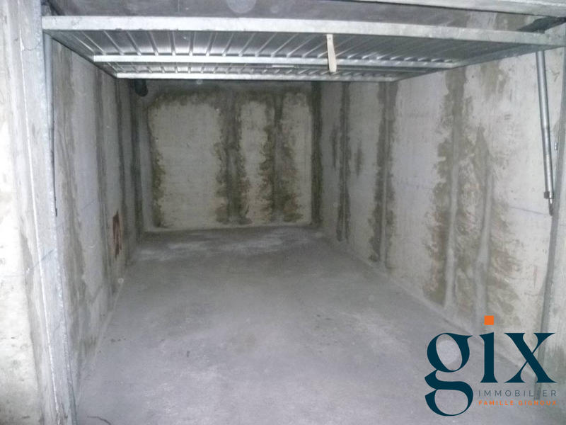 Parking / Garage - 14 m²