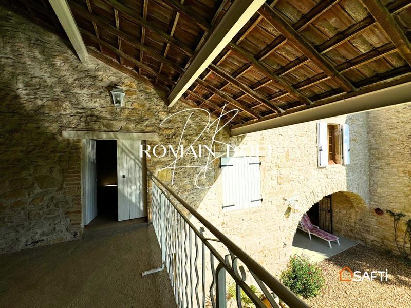 Maison - 283 m² - 12 pièces