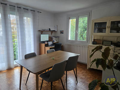 Maison - 94 m² - 5 pièces