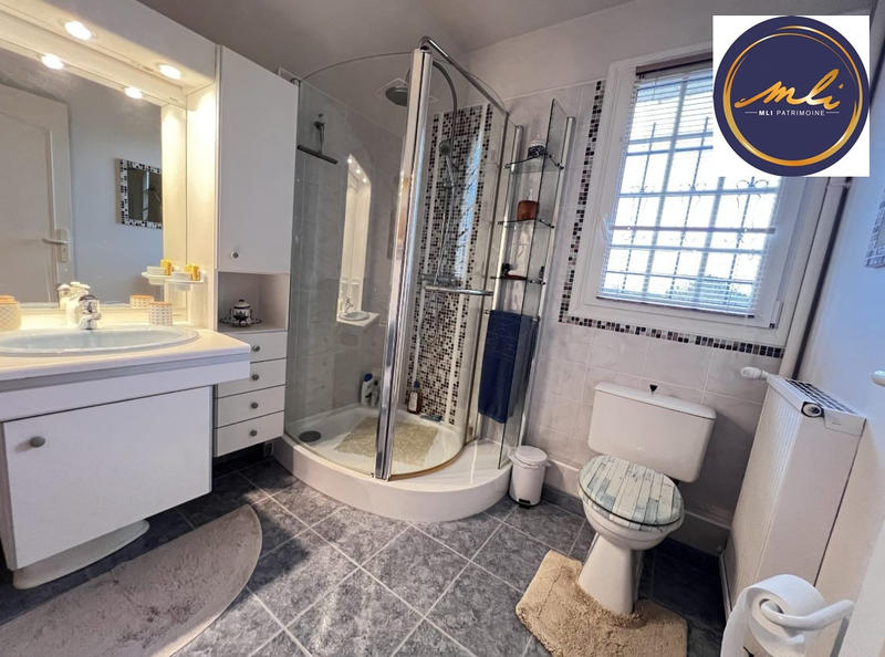 Maison traditionnelle - 175 m² - 8 pièces