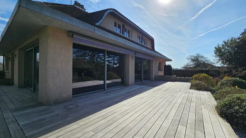 Maison - 247 m² - 7 pièces