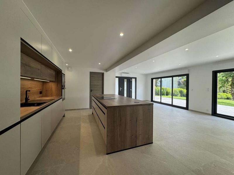 Maison - 180 m² - 5 pièces