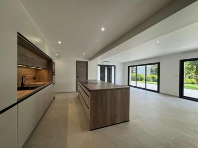 Maison - 180 m² - 5 pièces