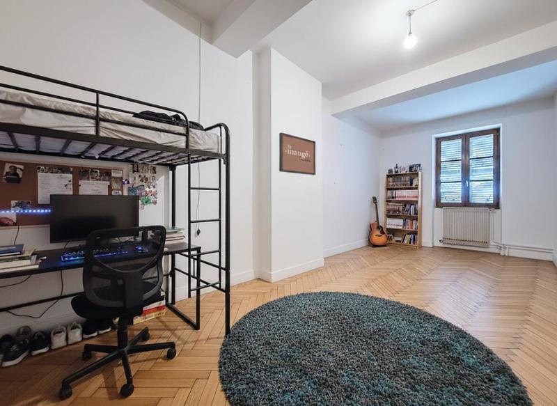 Maison - 220 m² - 5 pièces