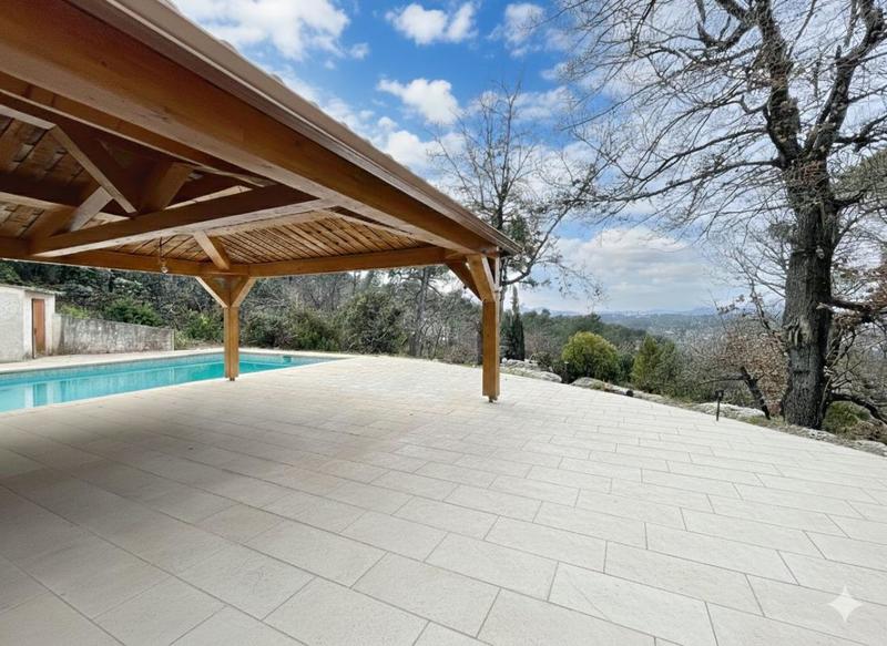 Maison - 200 m² - 4 pièces