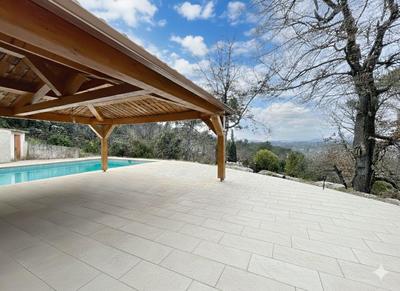 Maison - 200 m² - 4 pièces