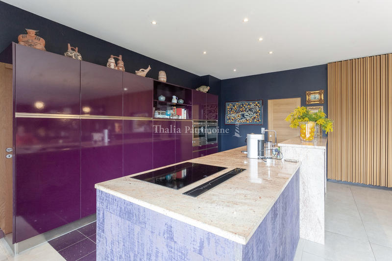 Maison - 220 m² - 7 pièces