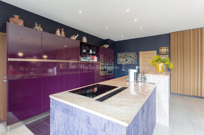 Maison - 220 m² - 7 pièces