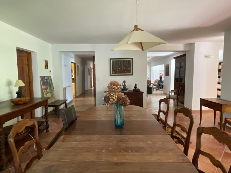 Maison - 250 m² - 7 pièces