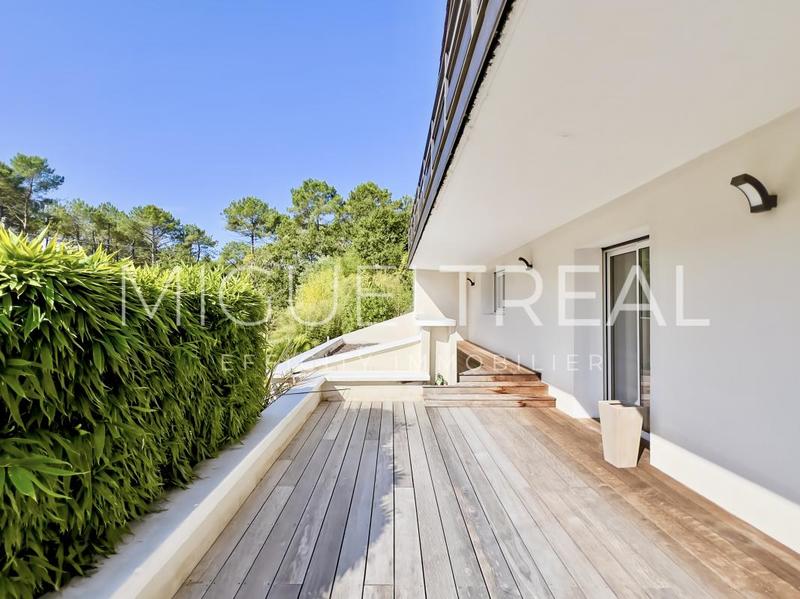 Maison - 214 m² - 8 pièces