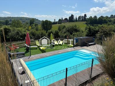 Maison - 360 m² - 15 pièces