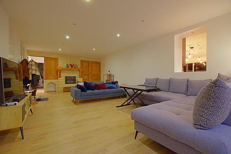 Maison - 234 m² - 7 pièces