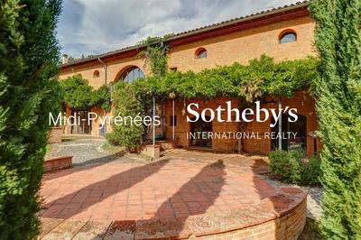 Maison - 560 m² - 12 pièces