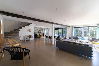 Maison contemporaine - 300 m² - 10 pièces