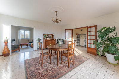 Maison - 220 m² - 7 pièces