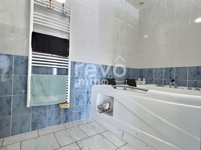 Maison - 221 m² - 5 pièces