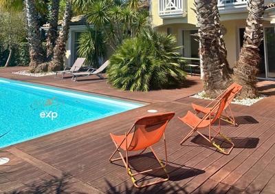 Villa - 255 m² - 8 pièces