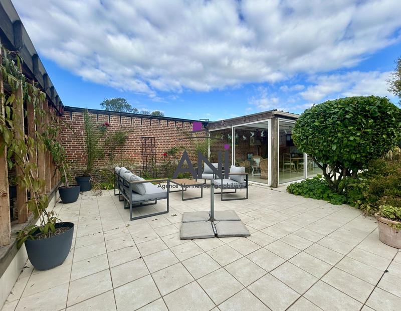 Maison - 205 m² - 9 pièces