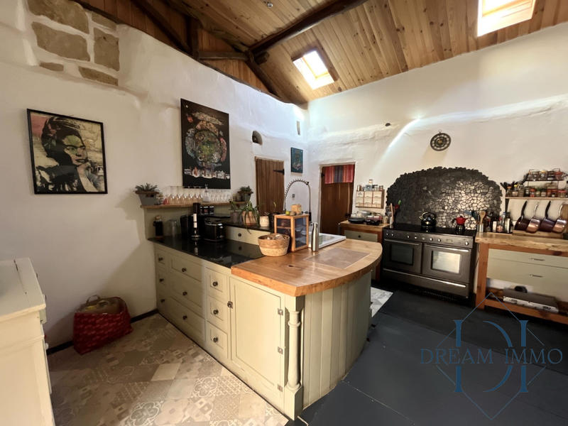 Maison - 259 m² - 8 pièces