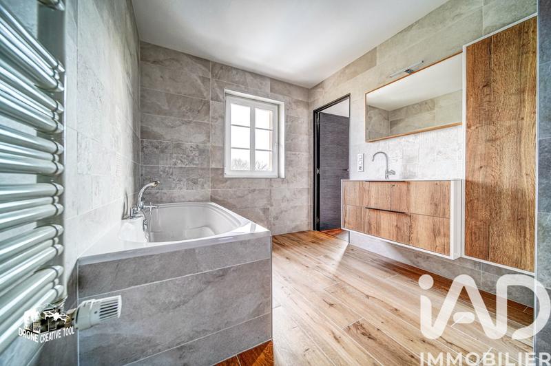 Maison - 274 m² - 8 pièces